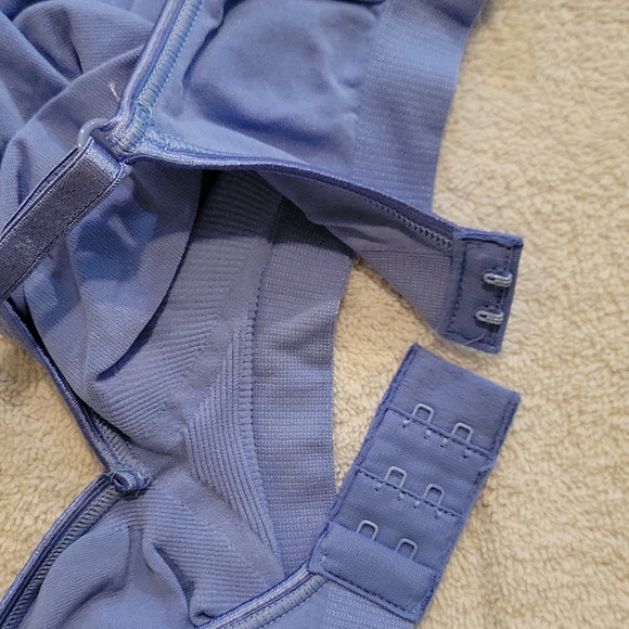 2 New Hanes Classic Comfort Flex Bra's. Size Medium - Picture 7 of 16